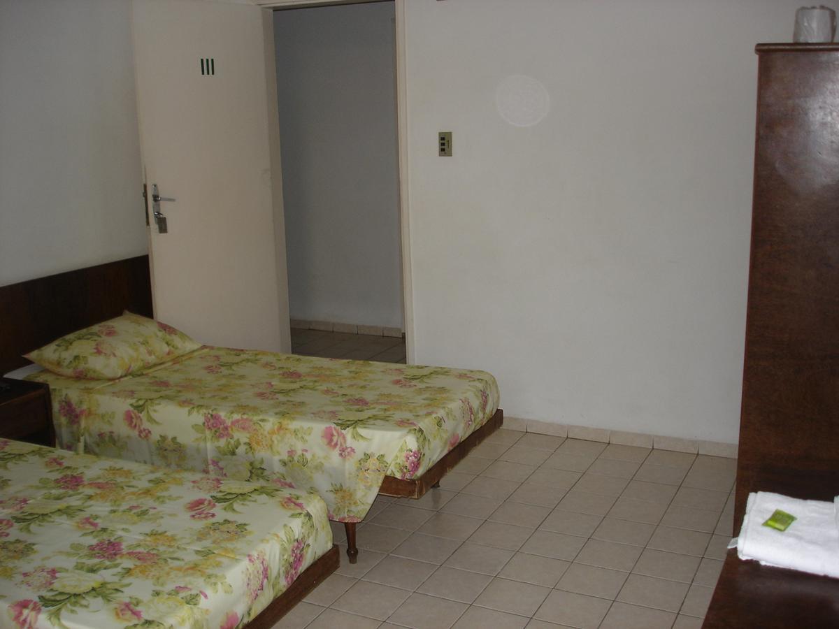 Delmus Hotel Conselheiro Pena Стая снимка